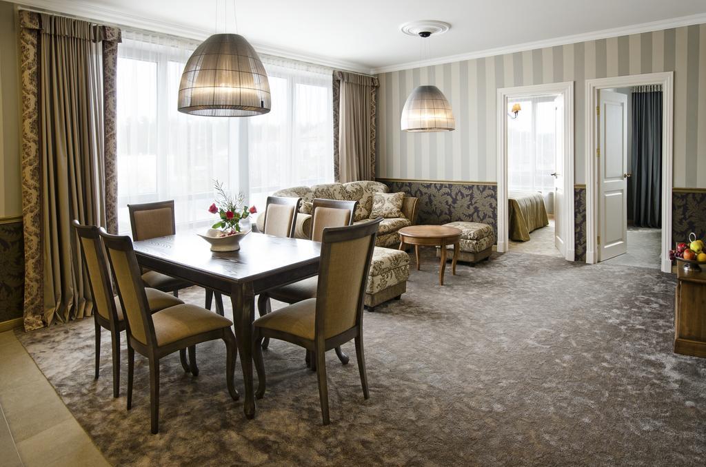 Ursula Royal Apartments 드루스키닝카이 객실 사진