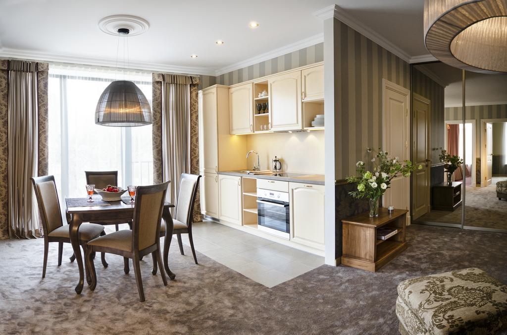 Ursula Royal Apartments 드루스키닝카이 외부 사진